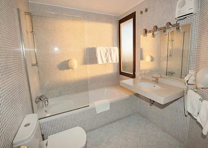 فندق Hotel El Bruc 4*